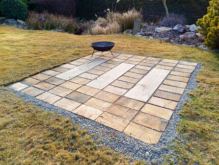 Stylový a zároveň velmi praktický podklad pro ohniště v prostoru restaurace Country Saloon Řípec. Stylový a zároveň velmi praktický podklad pro ohniště v prostoru restaurace Country Saloon Řípec.