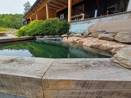 Zahradní pražce lze využit jako praktické ohraničení zahradního jezírka, zakázková výroba Impregnace Soběslav. Zahradní pražce lze využit jako praktické ohraničení zahradního jezírka, zakázková výroba Impregnace Soběslav.