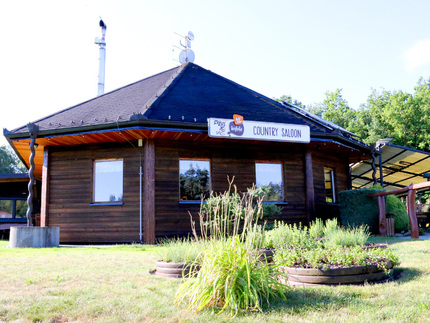 Budova restaurace Country Saloon Řípec je nově obložena fasádním obkladem KI Tradice v elegantní hnědé barvě. Budova restaurace Country Saloon Řípec je nově obložena fasádním obkladem KI Tradice v elegantní hnědé barvě.
