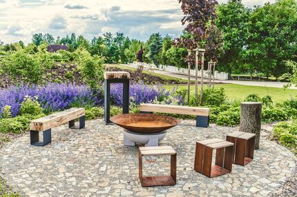 Zahradní pražce lze využit i k výrobě elegantních a praktických laviček, kovové nohy k lavičkám najdete též v našem e-shopu. Zahradní pražce lze využit i k výrobě elegantních a praktických laviček, kovové nohy k lavičkám najdete též v našem e-shopu.