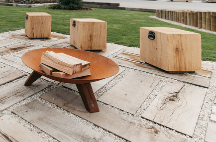 Praktické masivní kostky z dubového dřeva nabízejí spoustu možností využití Praktické masivní kostky z dubového dřeva nabízejí spoustu možností využití