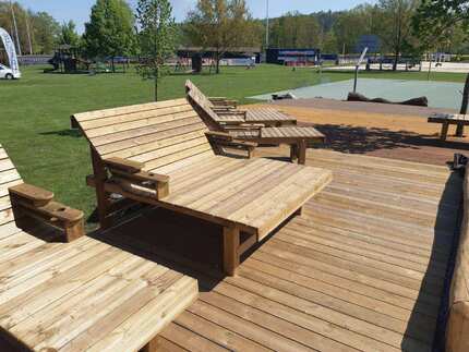 Terasa a originální lehátka s hoblovaných prken z borovice ošetřených Profi impregnací (vakuově-tlaková impregnace) Terasa a originální lehátka s hoblovaných prken z borovice ošetřených Profi impregnací (vakuově-tlaková impregnace)