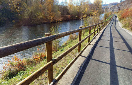 Impregnované palisády pro cyklostezku v Českém Krumlově