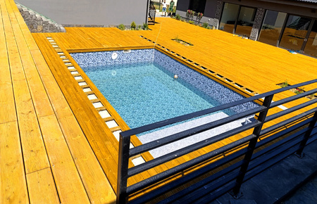 Realizace dřevěné terasy s Královskou impregnací – estetika, funkčnost a dlouhodobá ochrana