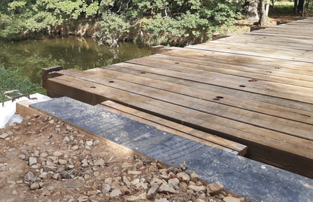 Vakuově-tlaková impregnace dřeva jako řešení pro veřejné stavby a developerské projekty s dlouhou životností