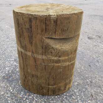 Špalek k ohništi Smrk/borovice, výška 45 cm, průměr 25-30 cm, impregnovaný Špalek k ohništi Smrk/borovice, výška 45 cm, průměr 25-30 cm, impregnovaný