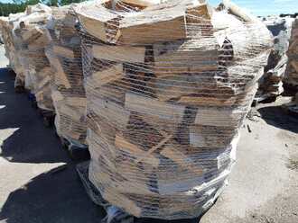 Štípané palivové dřevo BK/DB z pražců bez kůry Štípané palivové dřevo BK/DB z pražců bez kůry